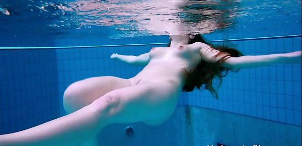  Hot bubble butt teen Simonna underwater